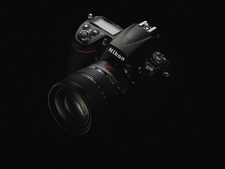 Illustration for article titled Nikon D700 DSLR Official: D3's Big Sensor In a Smaller Body for $2999